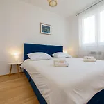 Lovely Apartment Zadar - With Parking And Balcony