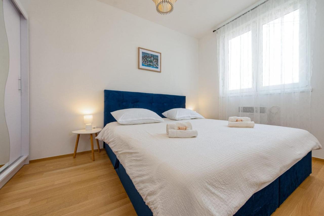 Apartment Lovely - With Parking And Balcony