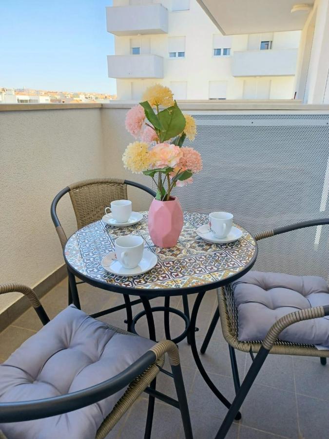 Apartment Lovely - With Parking And Balcony Zadar