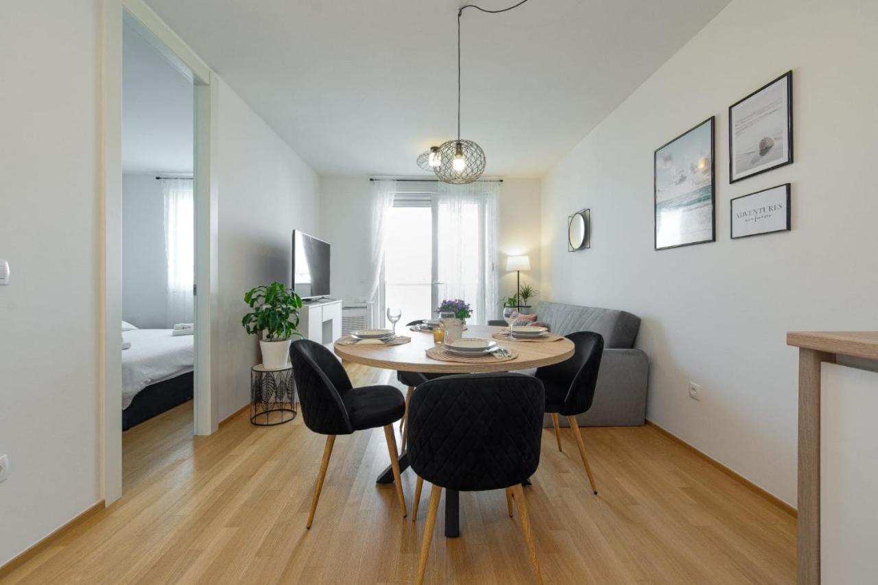 Apartment Lovely - With Parking And Balcony *