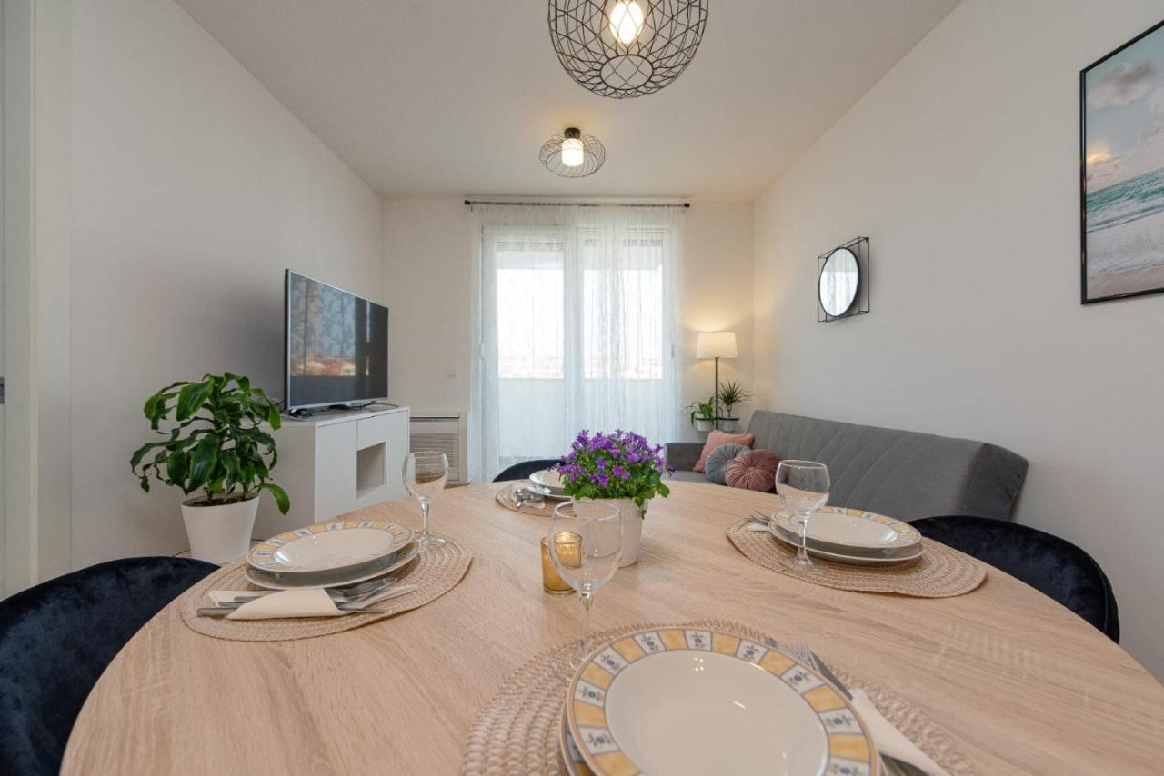 Apartment Lovely - With Parking And Balcony