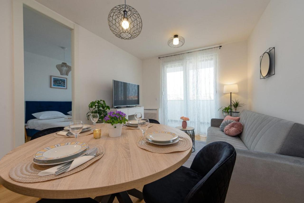 Lovely - With Parking And Balcony Apartment Zadar