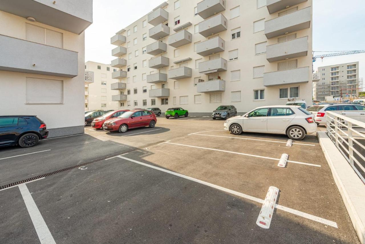 Apartment Lovely - With Parking And Balcony Zadar