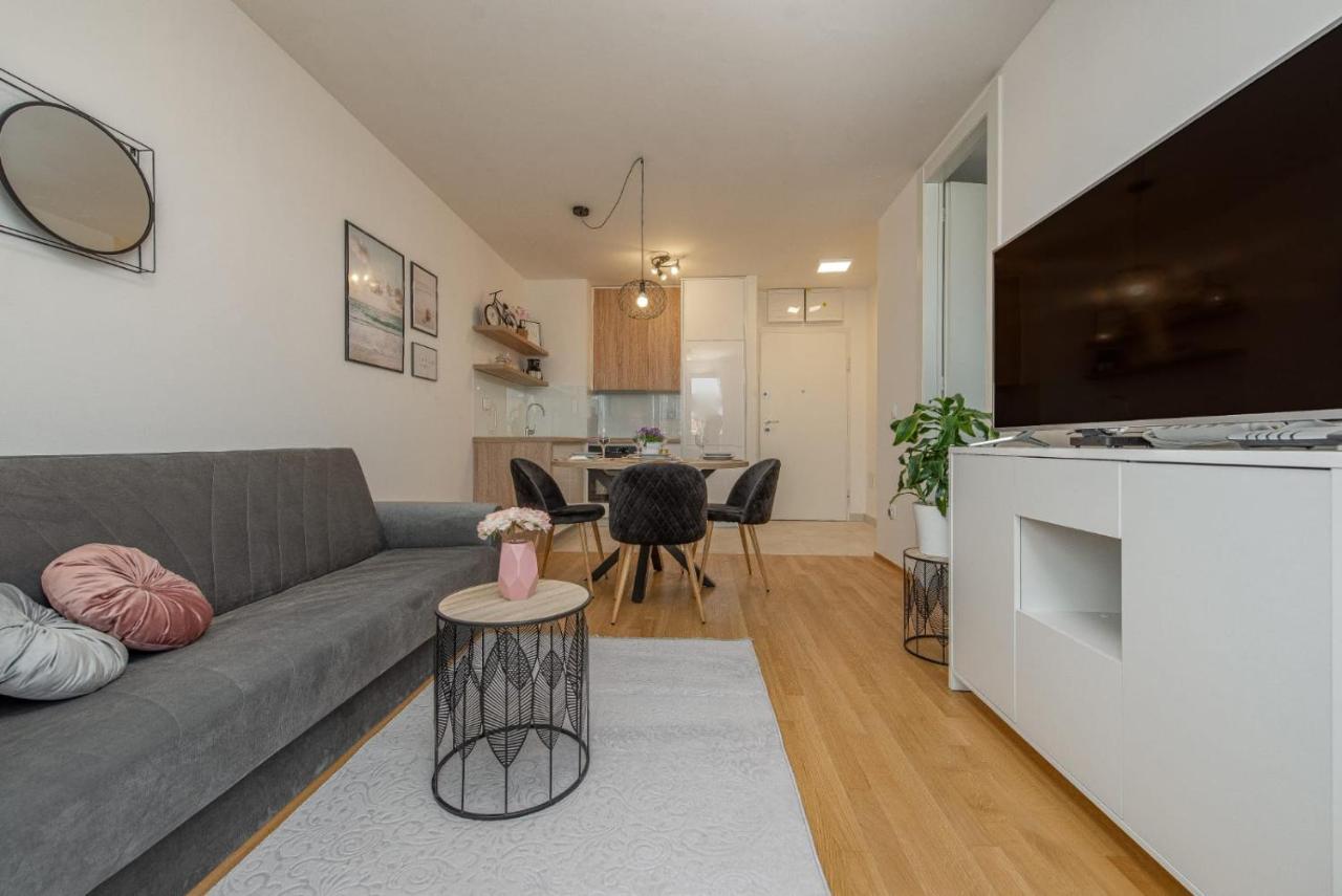 Lovely - With Parking And Balcony